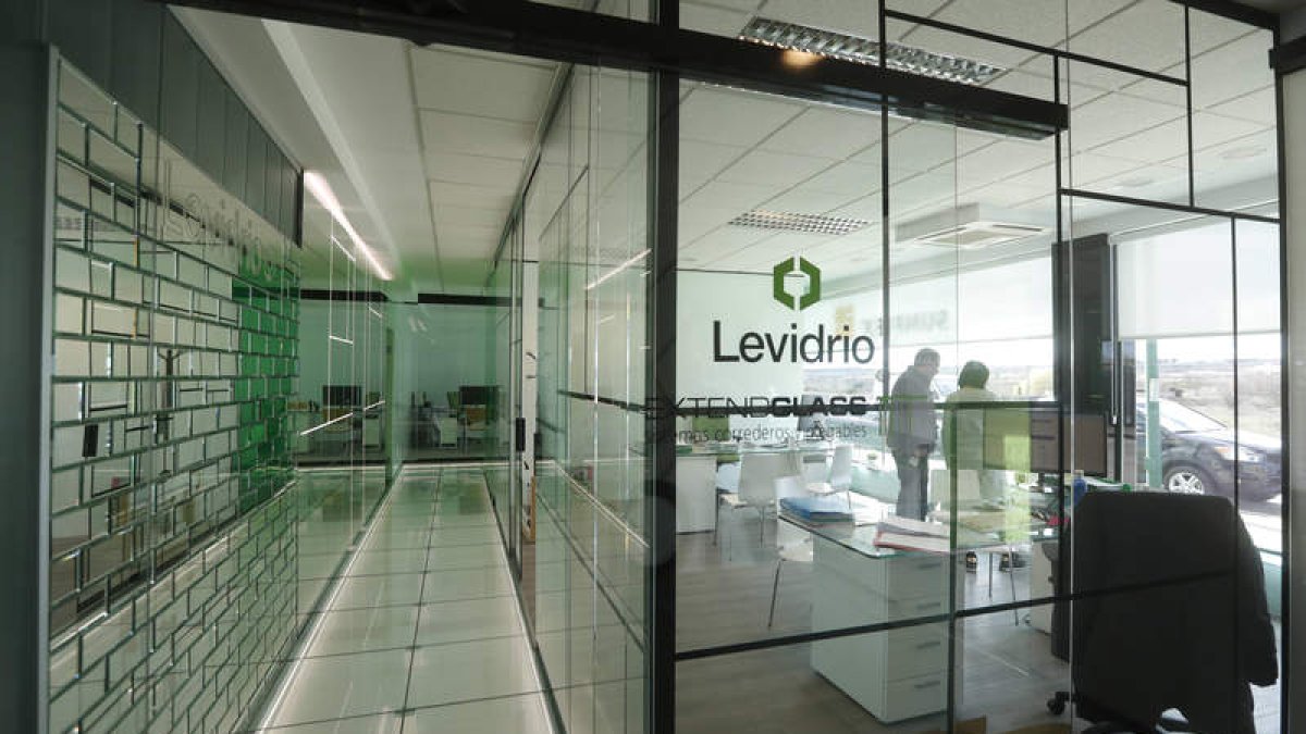 Los profesionales de Levidrio ofrecen una atención individualizada a las demandas de los clientes.