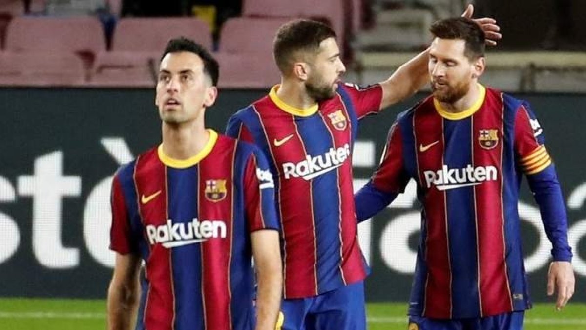 Leo Messi celebra la victoria del Barça frente al Huesca. TONI ALBIR