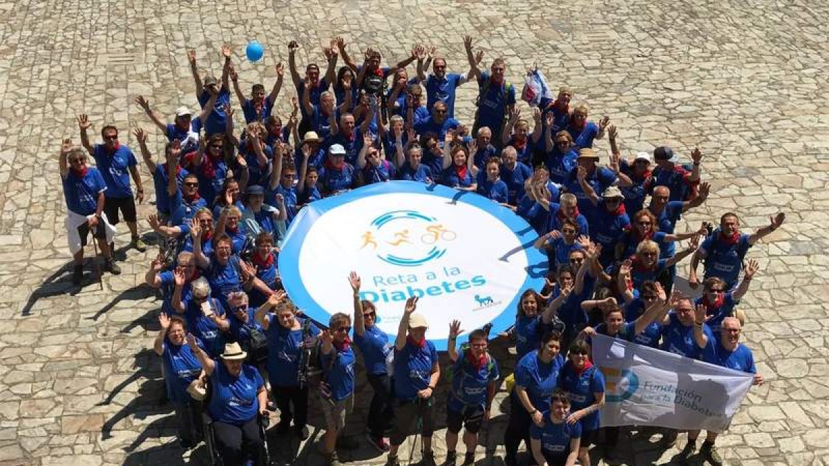 Los participantes, en la plaza del Obradoiro. DL