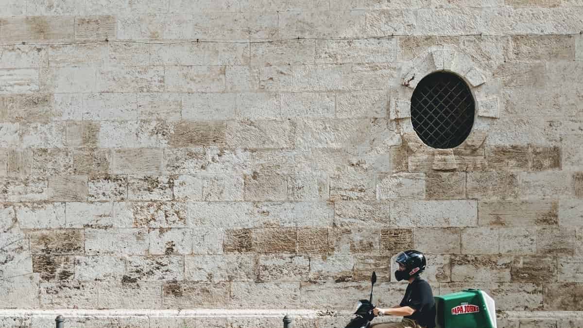 Así conviven los repartidores de comida con la cuarentena