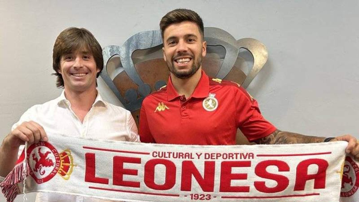 Martín Solar, a la derecha en su presentación, junto a José Manzanera. CYDL