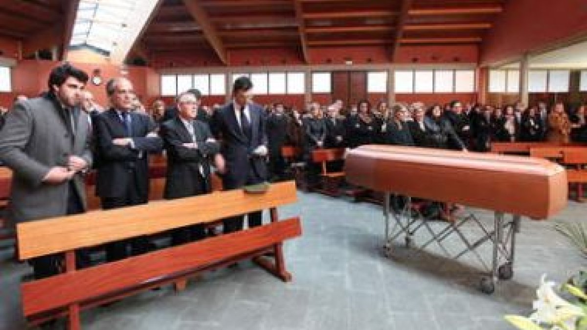 En primera fila, su familia y allegados más próximos, en un momento del funeral.
