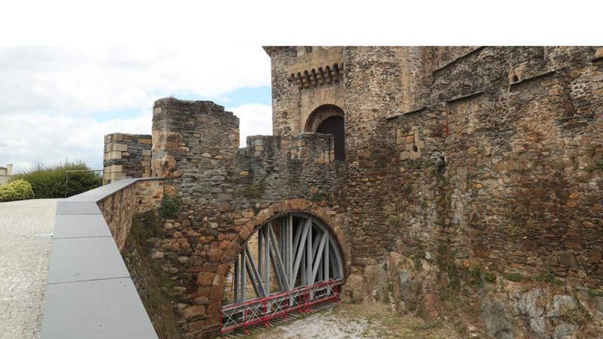 Imagen del actual estado del puente, ahora apuntalado. DE LA MATA