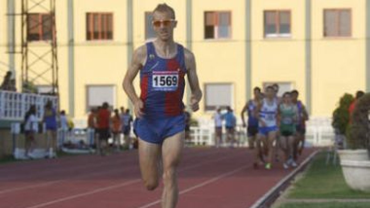 Sergio Sánchez, en un momento de la prueba de los 1.500 metros que solventó con autoridad.