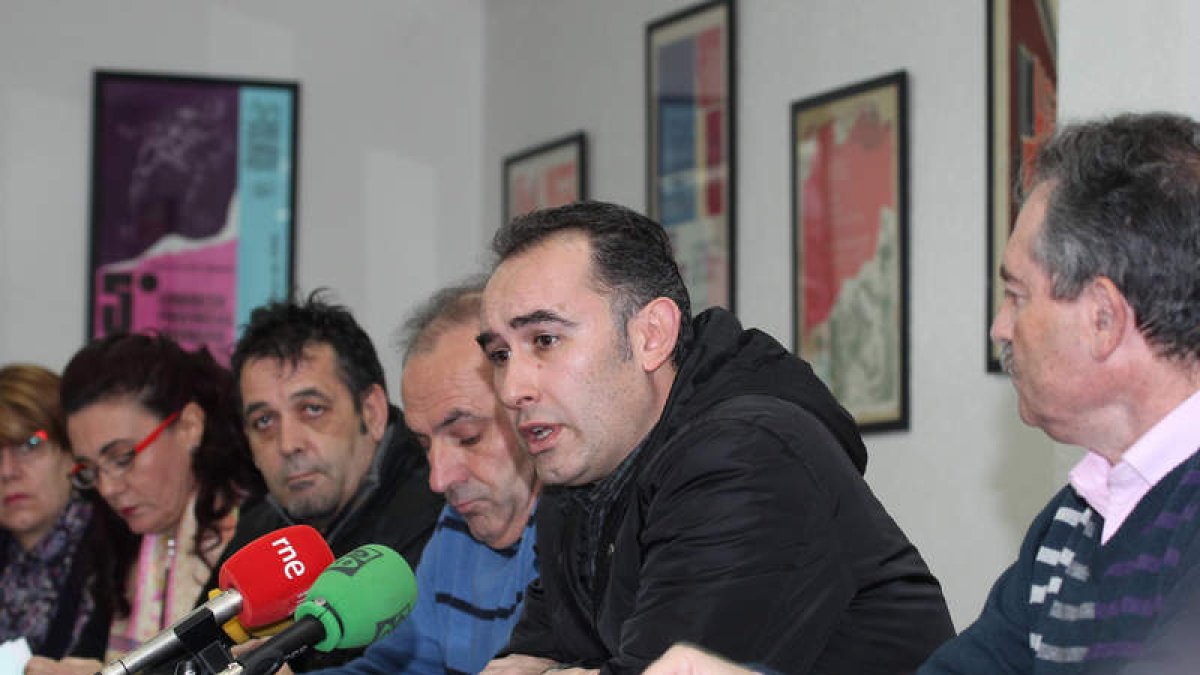 Representantes de todos los sindicatos, ayer, en la rueda de prensa.