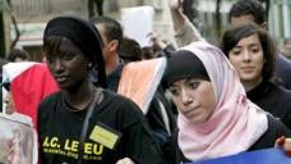 Marcha en París con las 20.000 quejas recogidas en los barrios