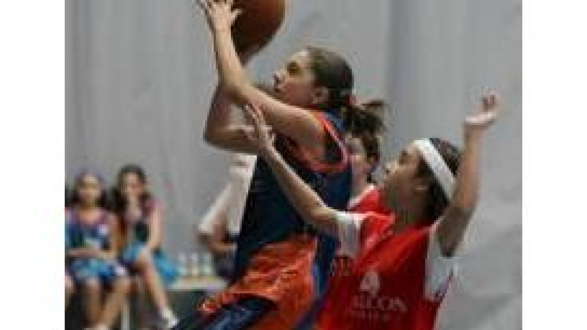 El baloncesto vuelve a ser una de las disciplinas más demandadas por los escolares leoneses