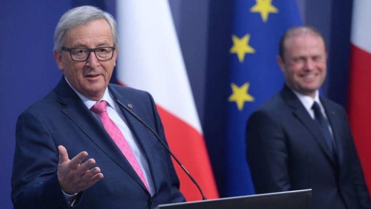 El presidente de la Comisión Europea, Jean-Claude Juncker, en la rueda de prensa que ha dado junto al primer ministro de Malta, Joseph Muscat.