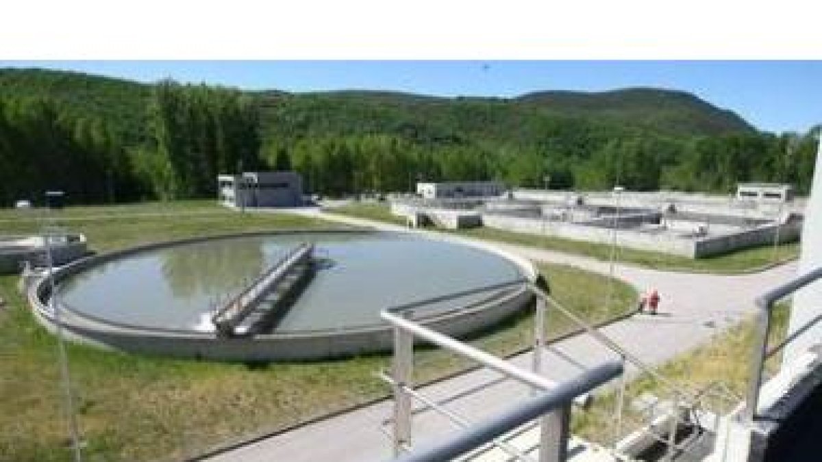 La nueva tasa que se aplicará por depurar las aguas sucias en la Edar de Villadepalos (en la foto) d
