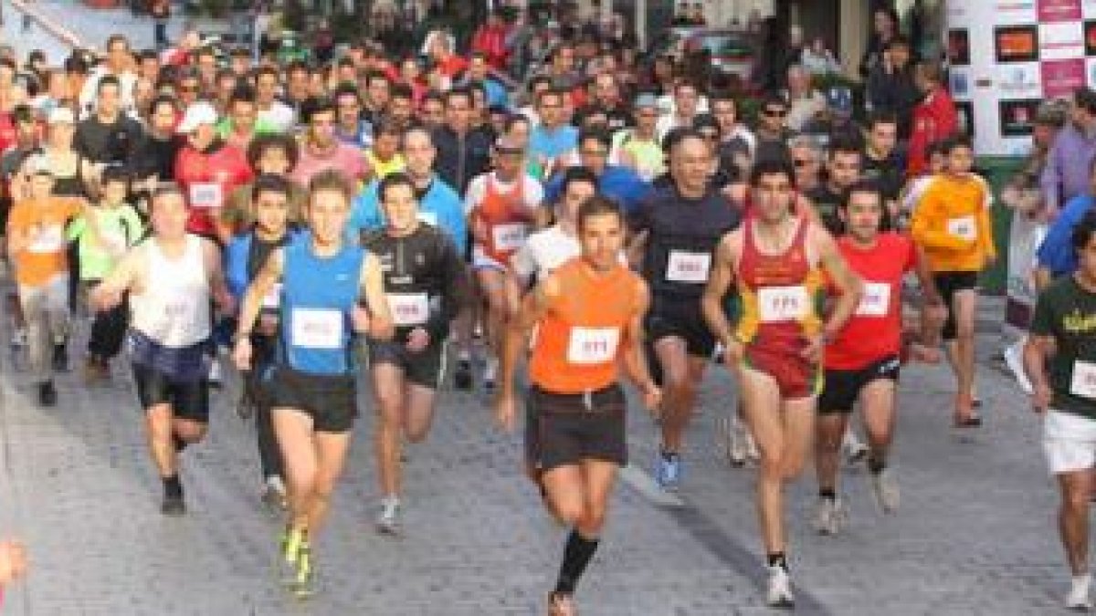Salida masiva de la carrera popular en la que el tiempo es lo de menos