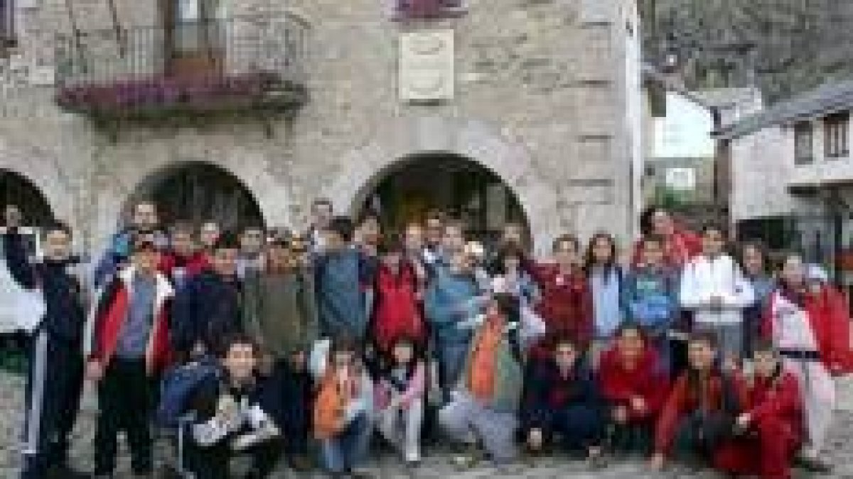 Los niños pudieron disfrutar del bello paisaje de la cueva Coribus