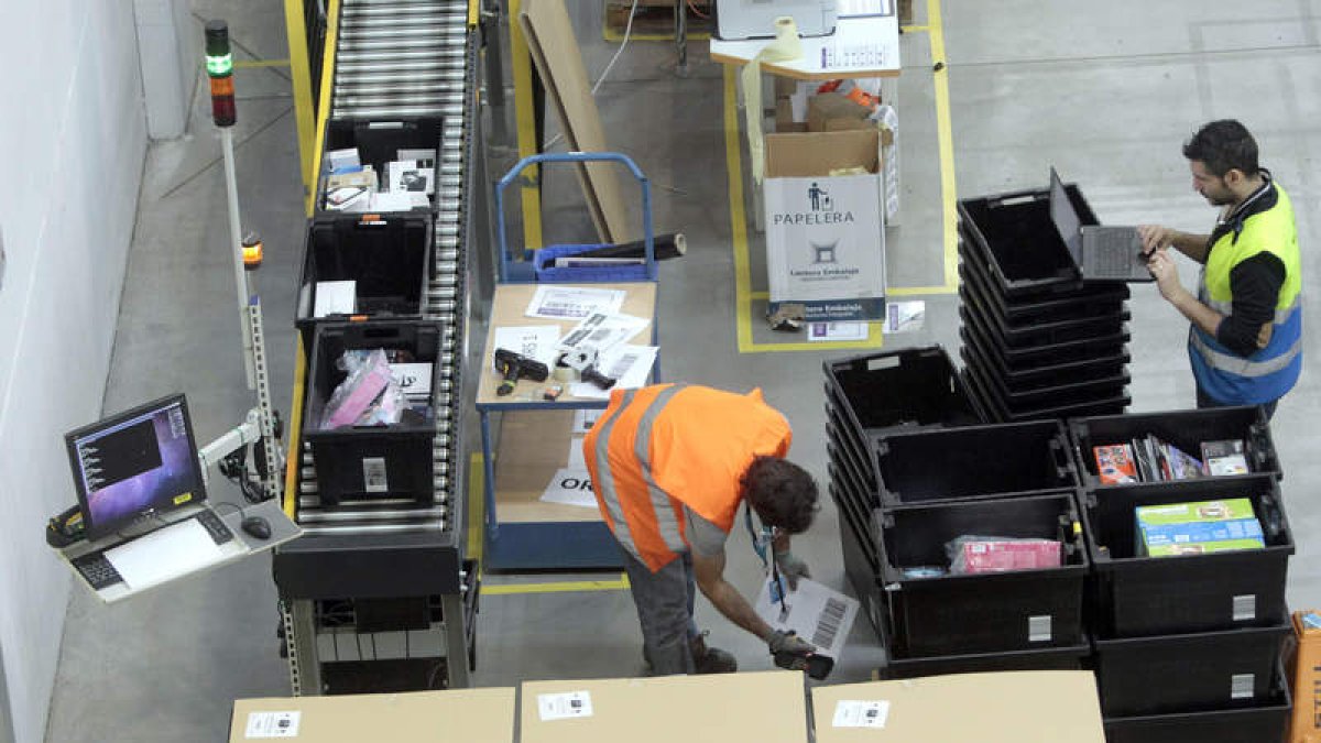 Instalaciones en España de Amazon, en una imagen de archivo. RAQUEL P., VIECO
