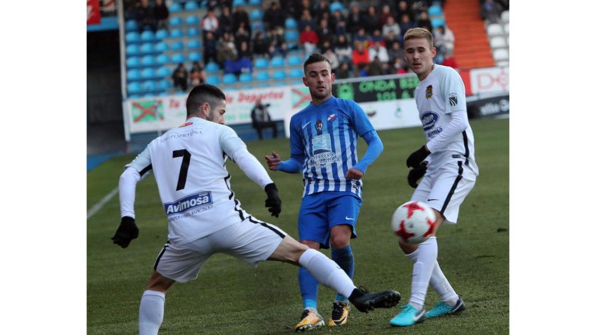 En el partido de la primera vuelta la Deportiva derrotó al Fuenlabrada contra pronóstico. ANA F. BARREDO