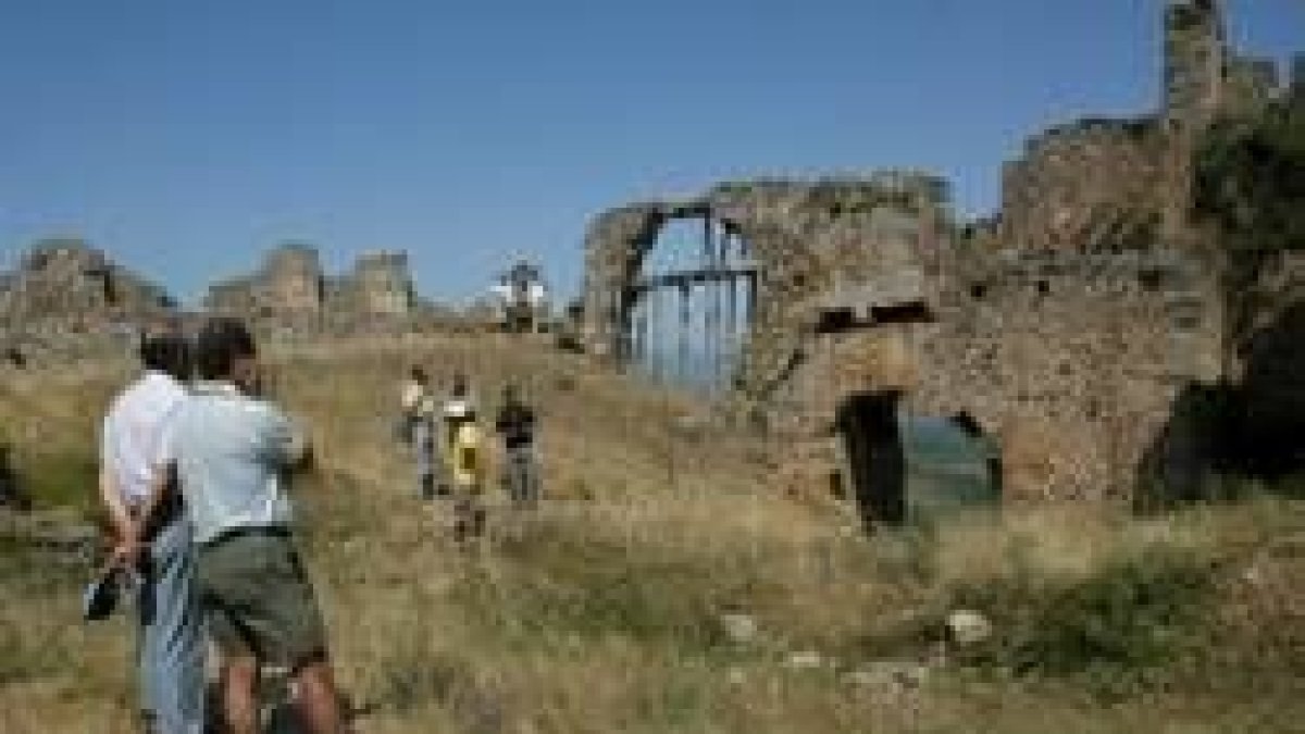 La restauración del castillo de Cornatel terminará a finales del próximo verano