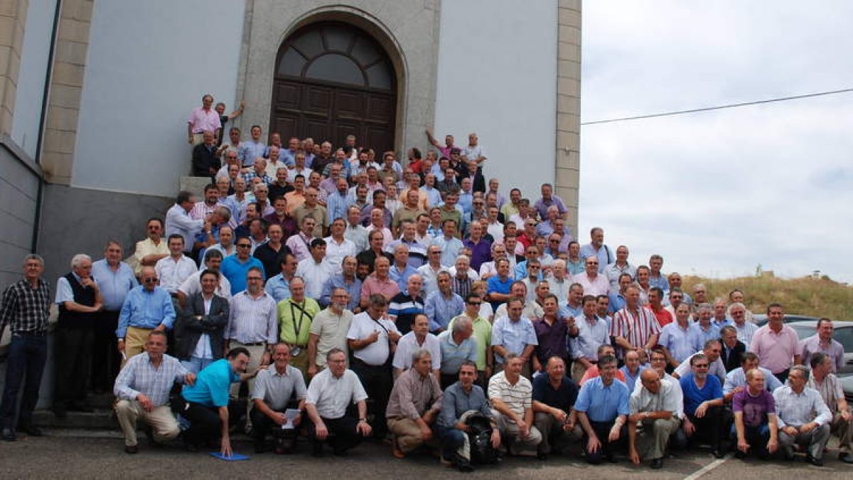 Los antiguos alumnos del seminario menor de La Bañeza se reunieron para conmemorar el cincuenta aniversario del edificio.
