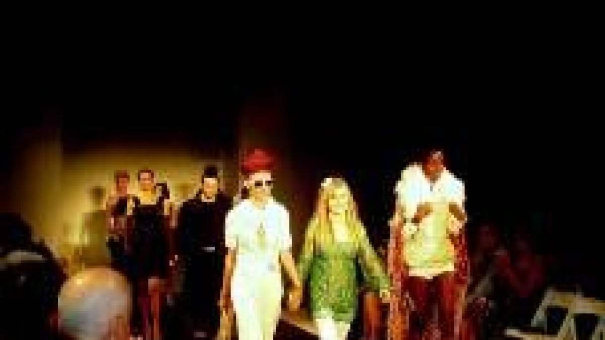 La leonesa María Lafuente, cerrando su desfile en la «Miami Fashion Week»