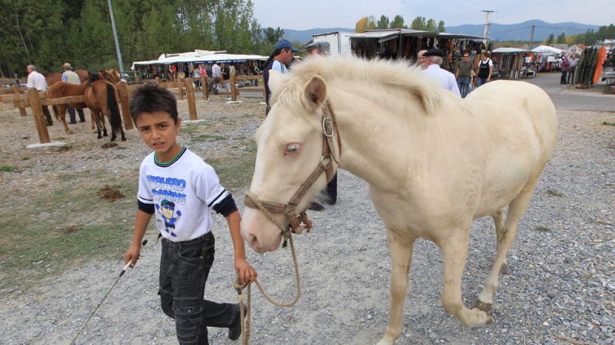 Cacabelos celebró ayer su popular Feria de San Miguel.