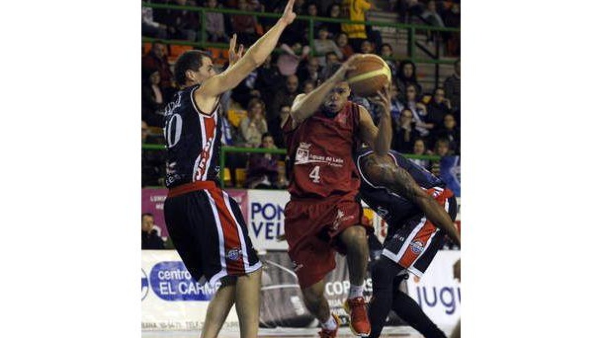 Quezada firmó frente al Ourense otra actuación estelar.