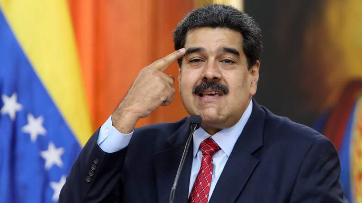 Maduro durante la rueda de prensa que ofreció ayer en el palacio de Miraflores. CRISTIAN HERNÁNDEZ