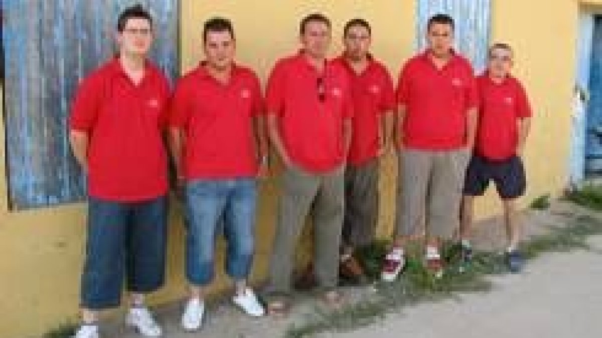 En la imagen los miembros de la comisión de fiestas de Altobar de la Encomienda