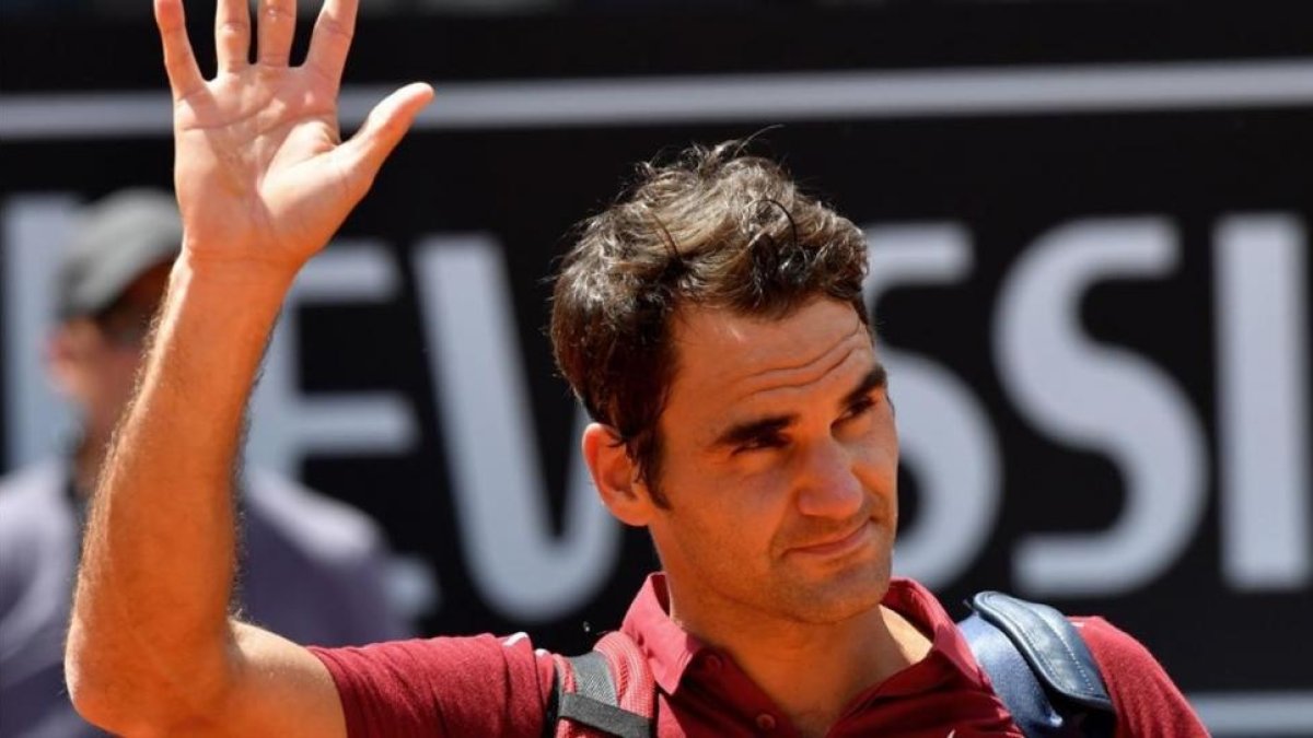 Federer se despide del público en Roma tras perder alnte Thiem.