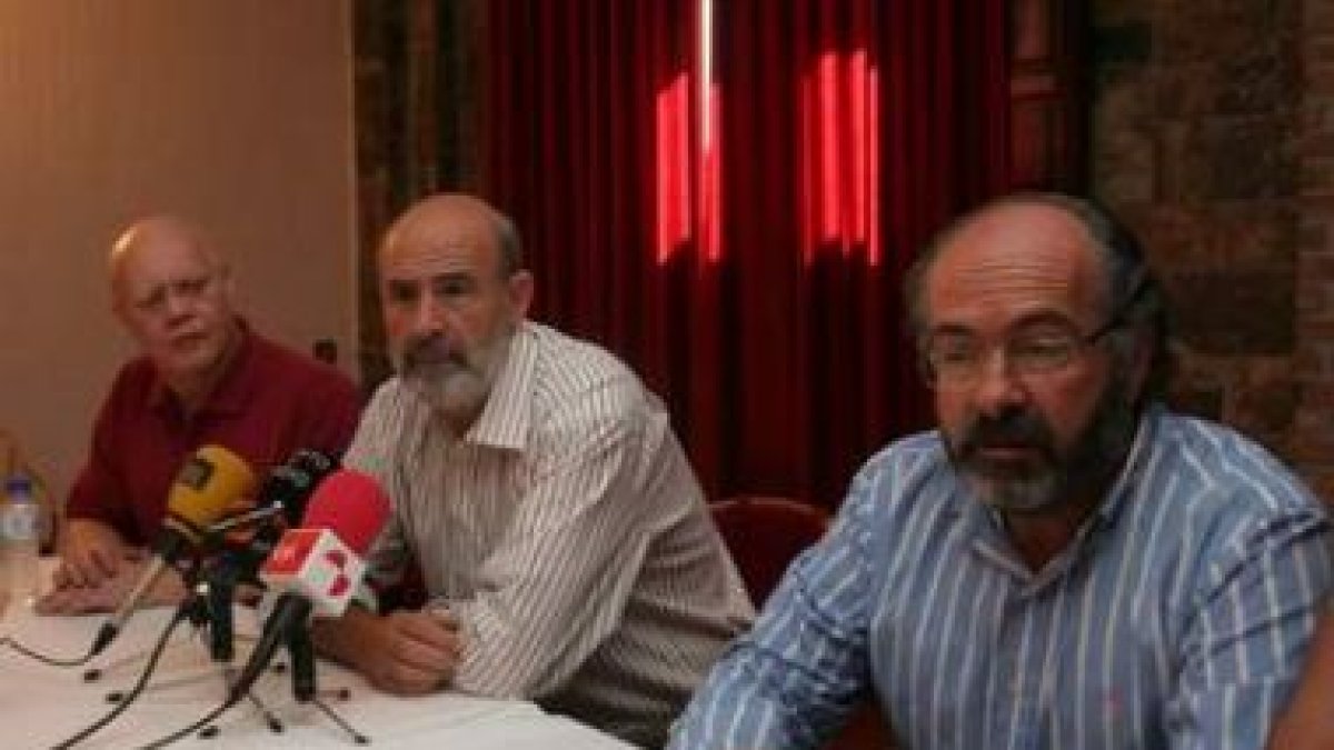 Los responsables regionales y comarcal del sindicato sanitario, ayer en el hotel Temple.
