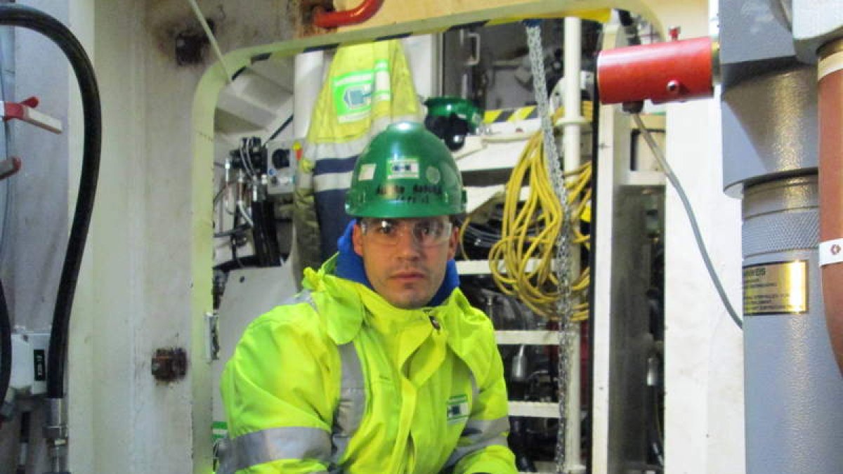 Álvaro Robles trabaja en una tuneladora que construye un túnel en Irlanda.