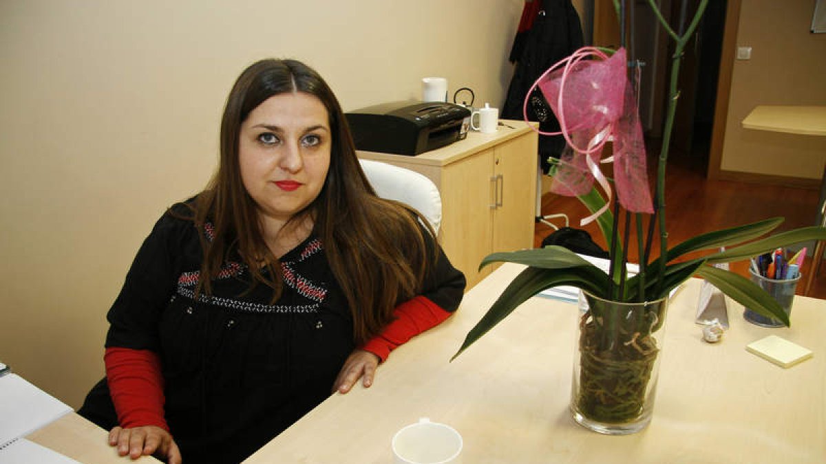 La psicóloga Elena Esteban, defensora de la técnica de mindfulness, en su despacho de León.