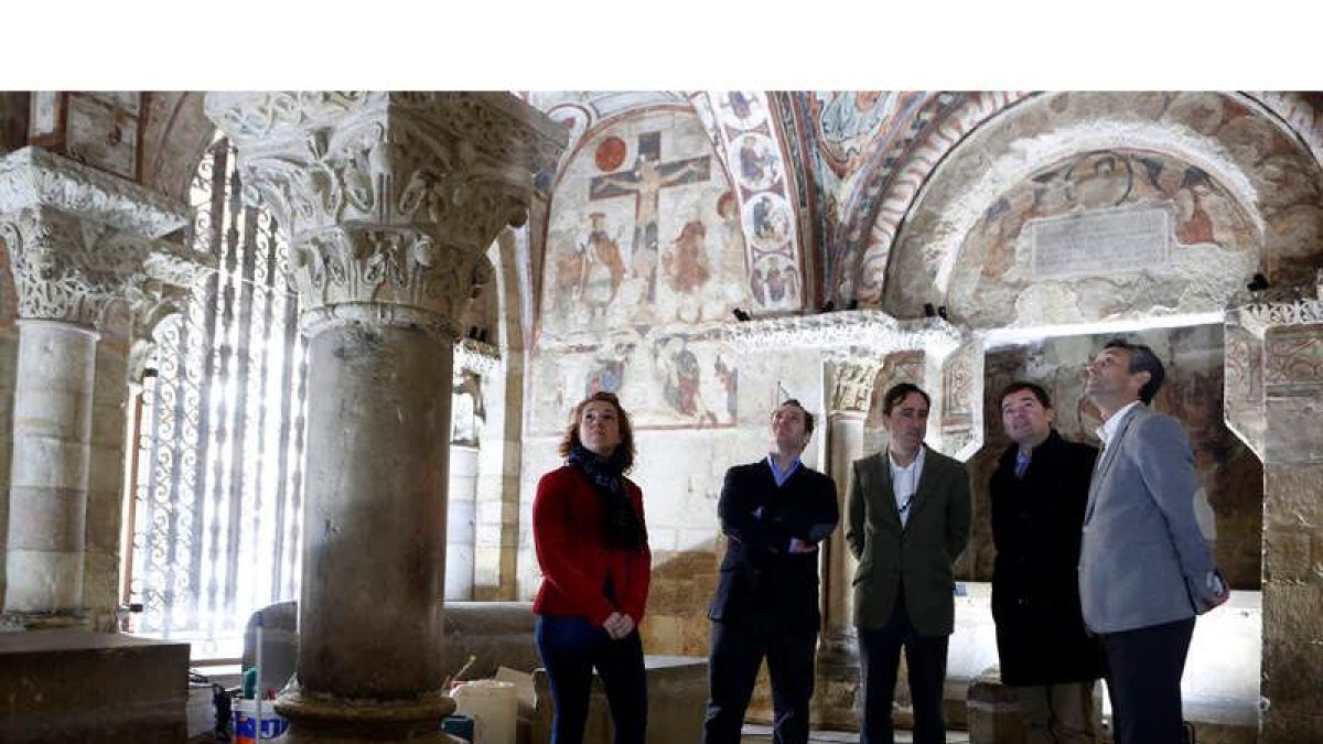 Raquel García Jaén, David Calzado, Gabriel Morate, Luis García y Cristóbal Sánchez, representantes del museo y de la fundación, en la presentación del sistema. RAMIRO