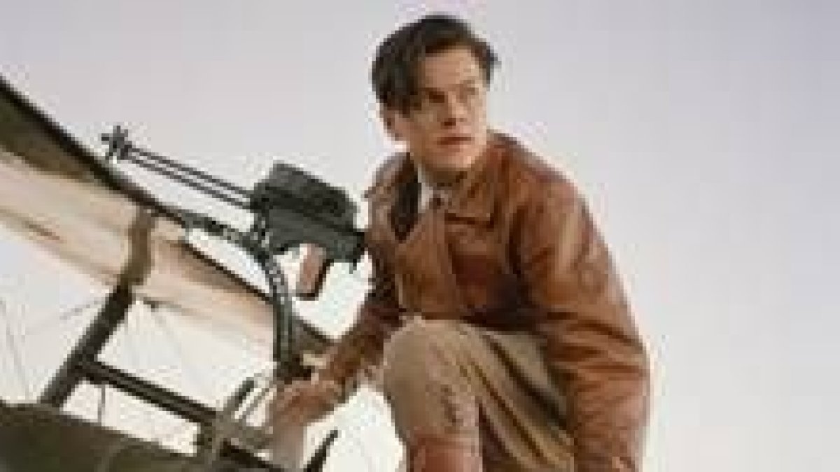 Di Caprio da vida al excéntrico magnate Howard Hughes
