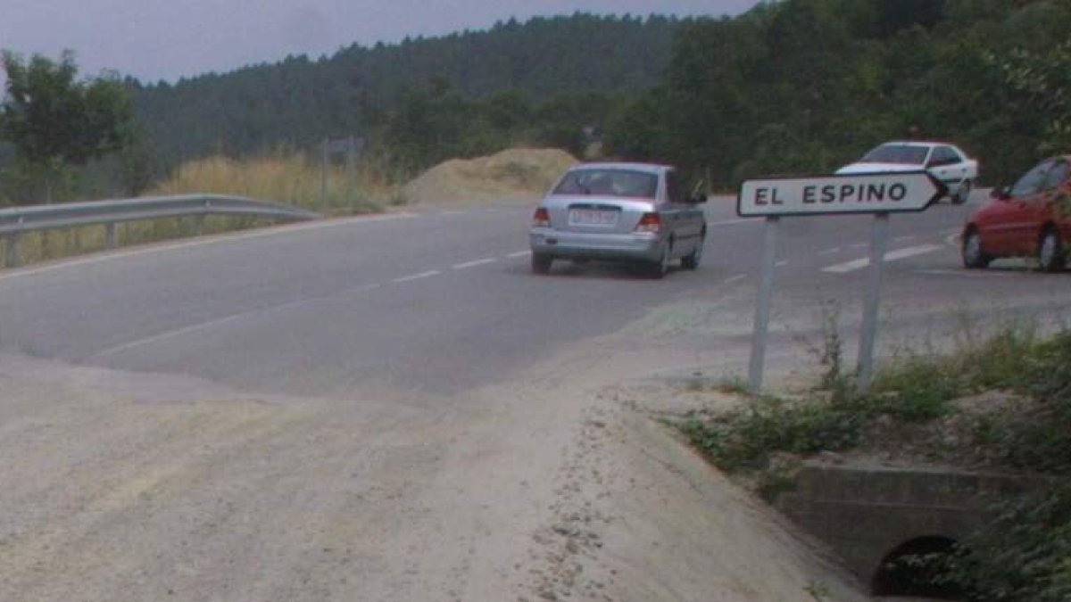 Carretera entre El Espino y Vega de Espinareda.