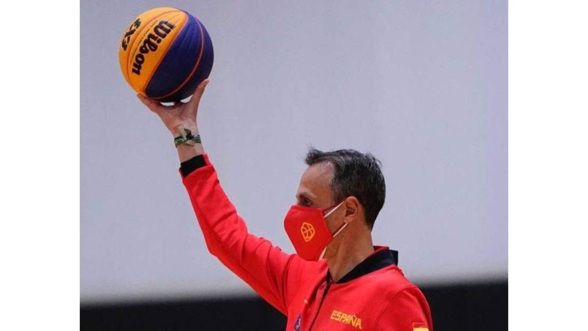 Alejandro Vaquera, en el entrenamiento de ayer con España. FEB