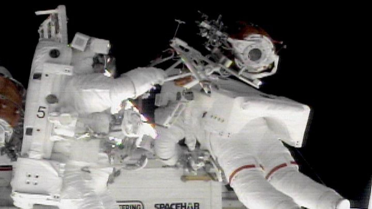 Dos astronautas en una misión de la Nasa. NASA TV