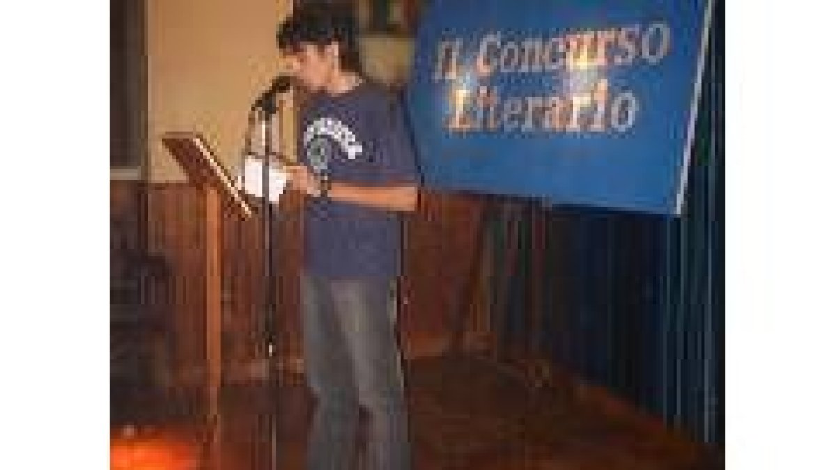 Rubén Domínguez, que recibió el segundo premio de poesía