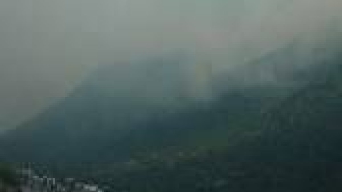 Los incendios acosan repetidamente el entorno de la localidad de Caboalles de Abajo