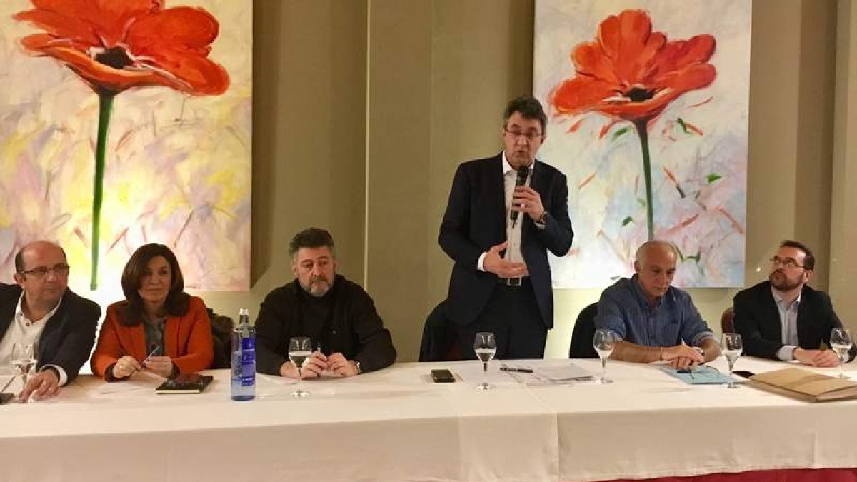 El PP abrió su ronda de comarcales en La Bañeza. DL