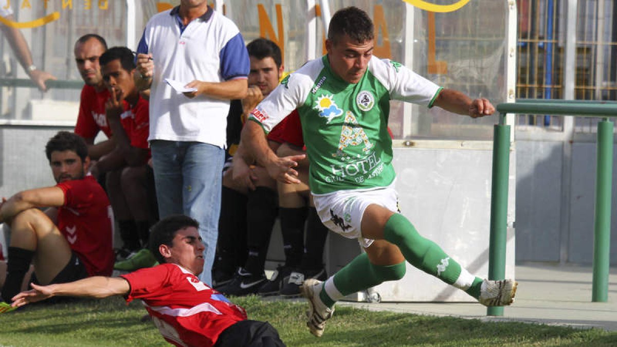 El equipo astorgano realizó el poco fútbol que hubo.