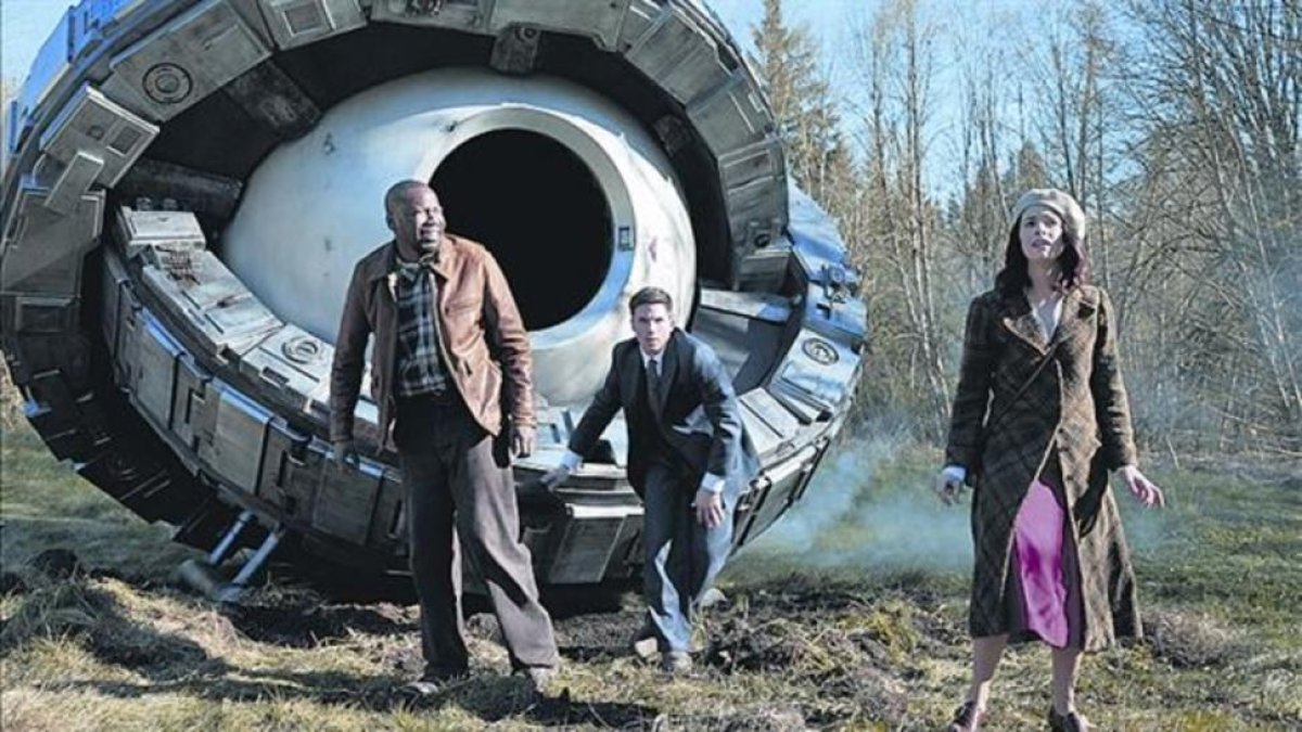 Malcolm Barrett, Matt Lanter y Abigail Spencer son el trío protagonista de la serie 'Timeless'.