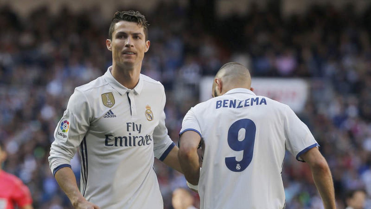 Dos de los grandes pilares de los éxitos del Madrid, Cristiano Ronaldo y Benzema. HUESCA