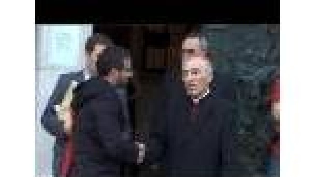 Jordi Évole con monseñor Rouco Varela durante el programa