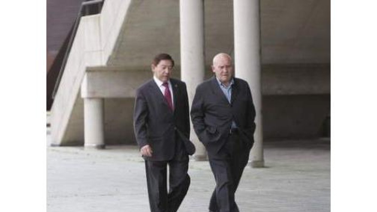 García de Celis y Cueto creen que la ampliación de capital es lo mejor para mirar al futuro.