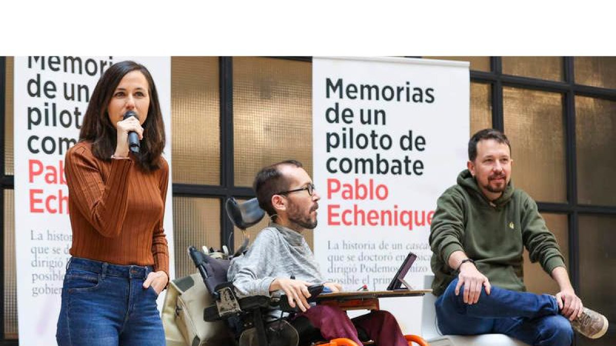 Ione Belarra, Pablo Echenique y Pablo Iglesias ayer en el acto de Podemos. KIKO HUESCA