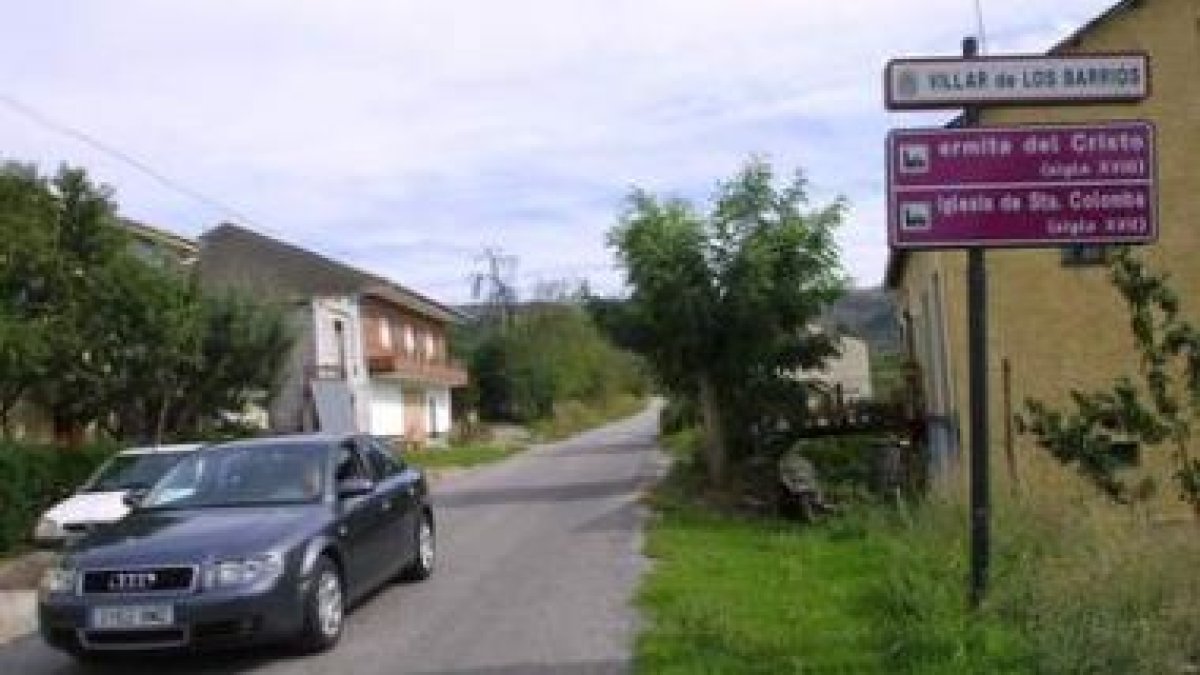 Carretera del Morredero a su paso por la localidad de Villar de los Barrios