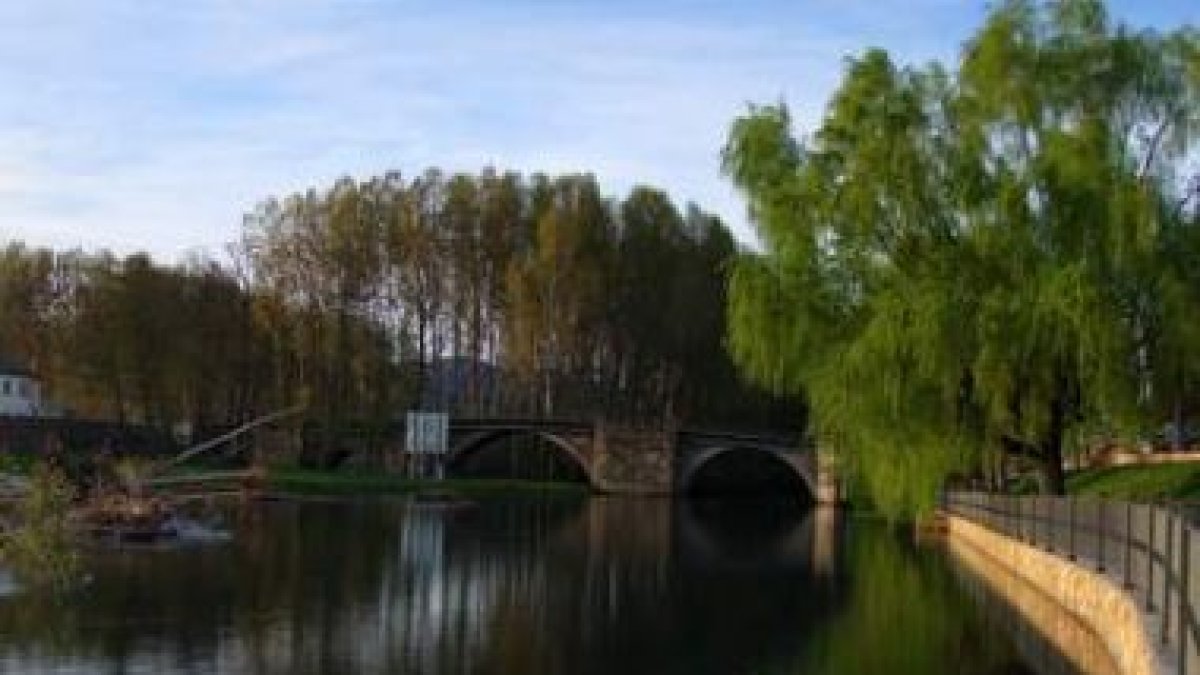 El puente sobre el río Cúa, en Cacabelos
