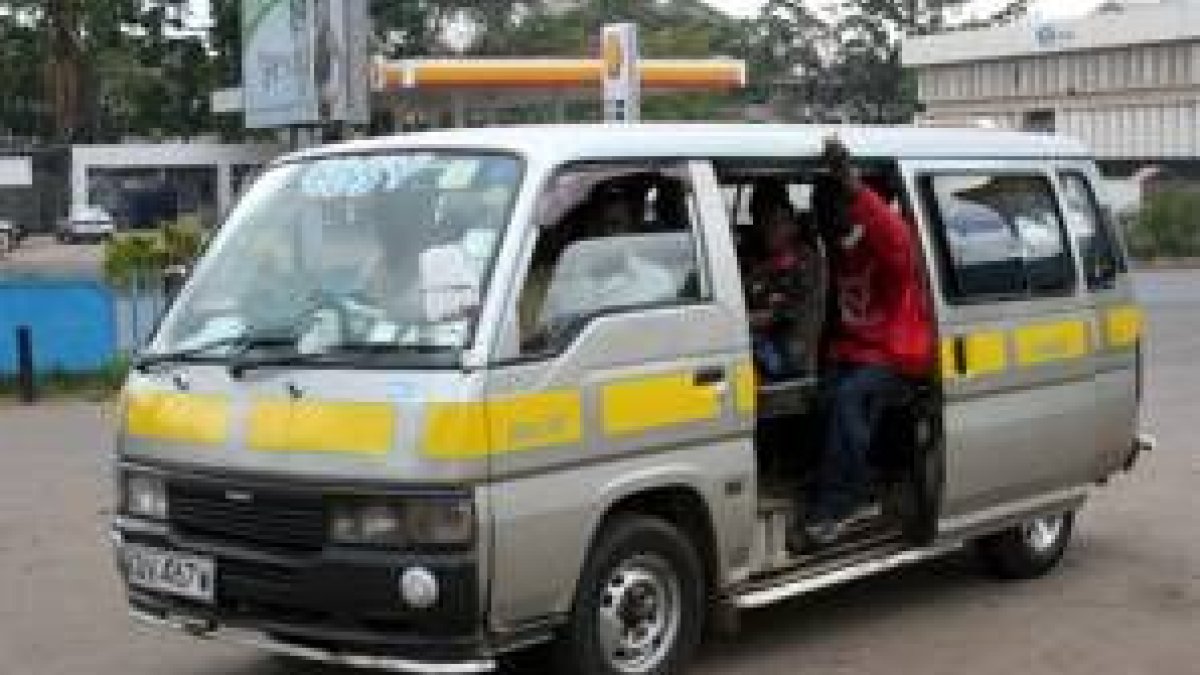 Un «matatus» realizando un viaje en las calles de la capital keniata con total normalidad