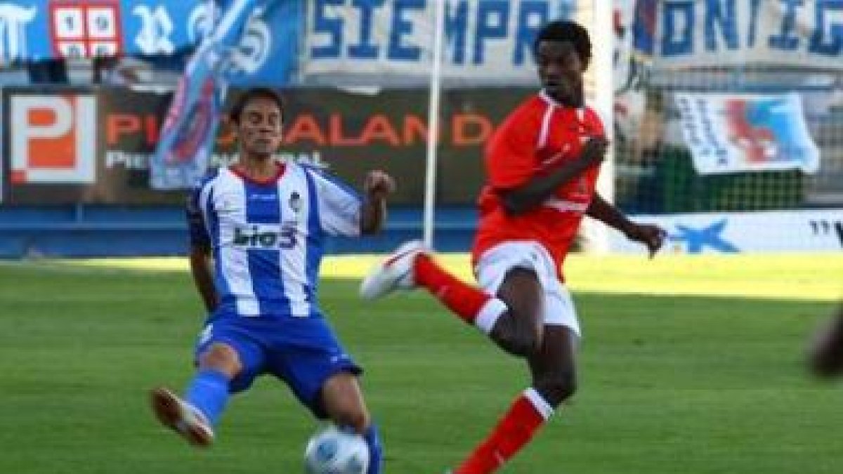 Alcaide se estrenó por fin ante la meta rival.