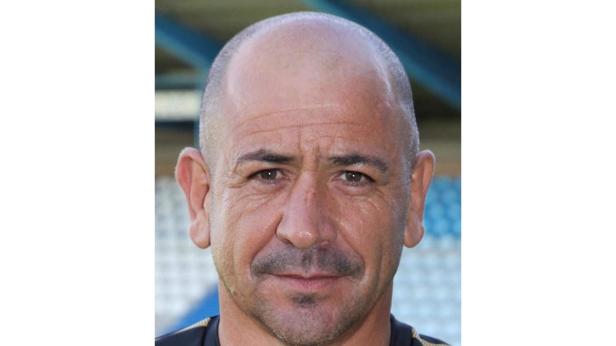 Ramón Villagordo fue el encargado de dirigir a la Deportiva desde el banquillo por la sanción de Claudio.