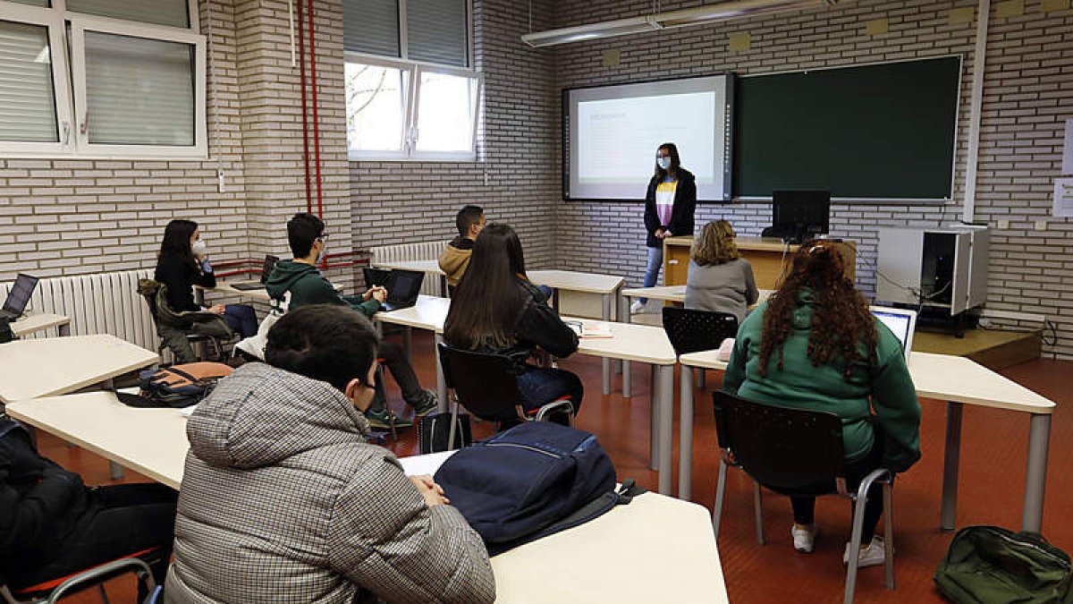 El grado de Finanzas se imparte en el Facultad de Ciencias Económicas y Empresariales. MARCIANO PÉREZ
