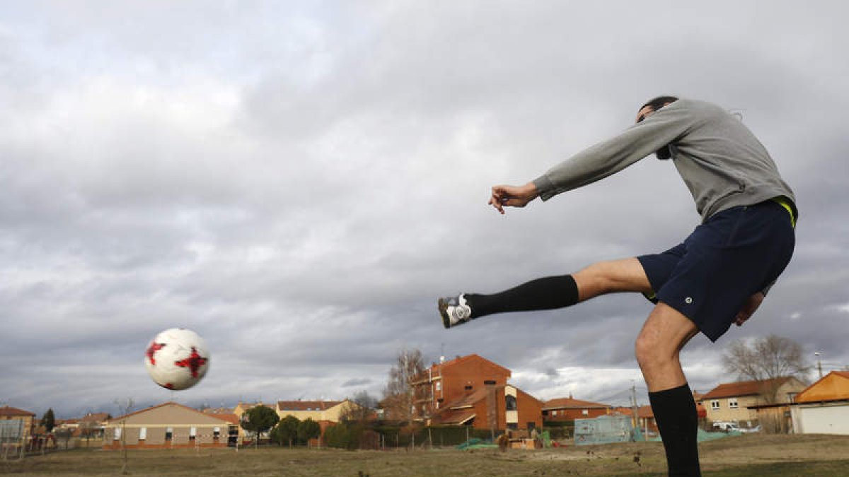 El FootGolf es un deporte que pueden practicar perfectamente familias enteras y personas de todas las edades.FERNANDO OTERO