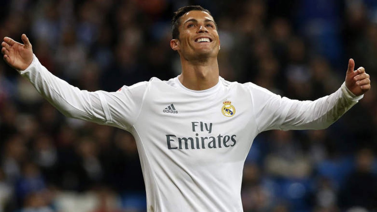 Cristiano Ronaldo suele marcar casi siempre que se enfrenta al Deportivo. En sus botas están buena parte de las aspiraciones del equipo de Zidane. CHEMA MOYA